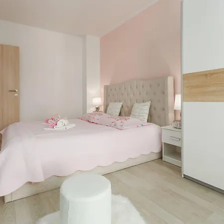 Malerisches, Hundefreundliches Nur 400 Meter Zum Mit Bbq, Babybett * Poreč