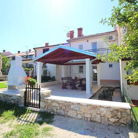 Malerisches, Hundefreundliches Nur 400 Meter Zum Mit Bbq, Babybett Holiday home Porec